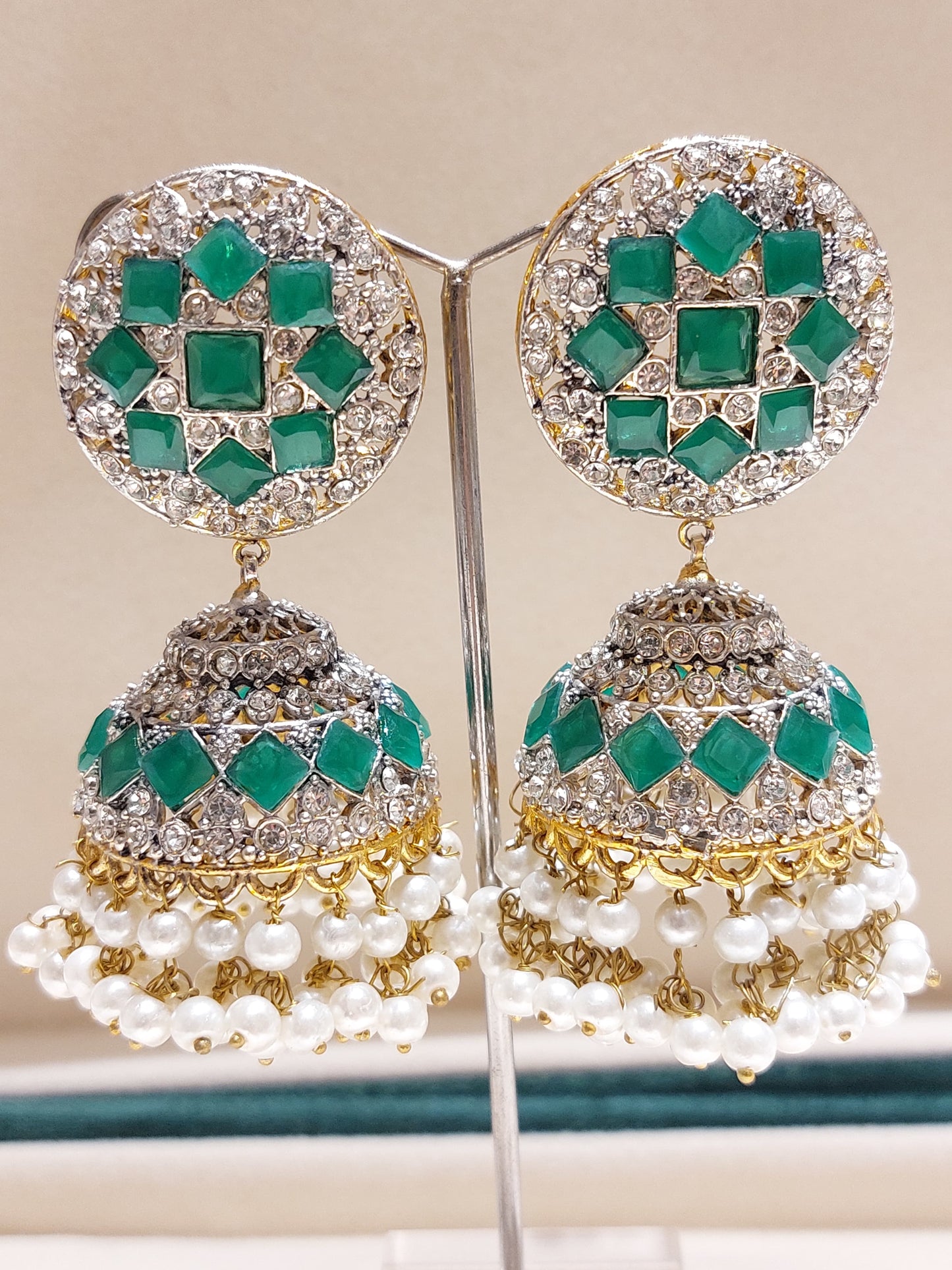 Kundhan jhumkas