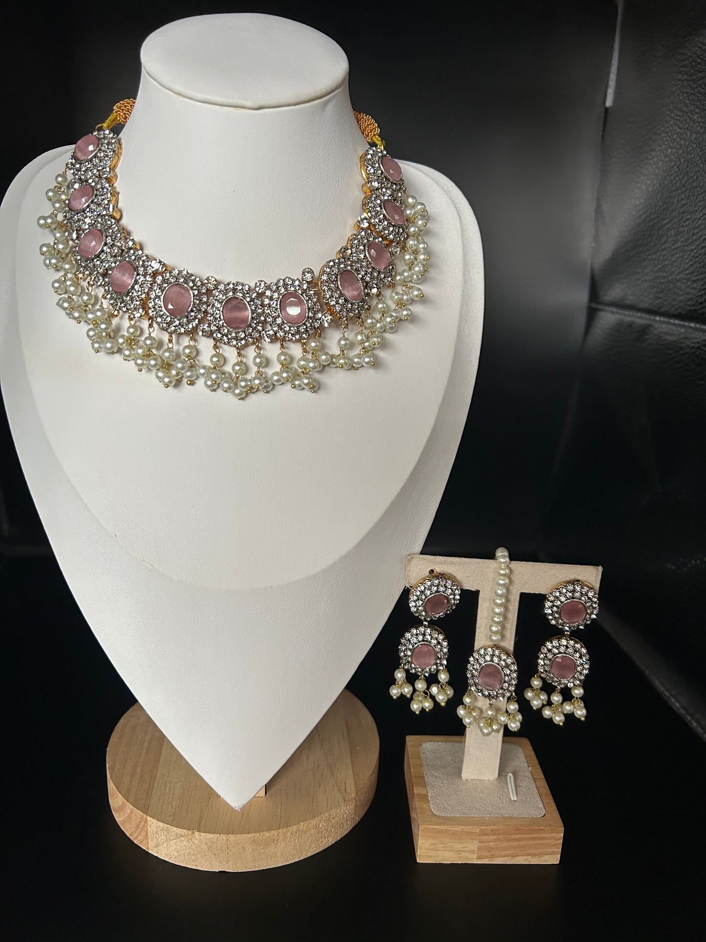 Choker with earring and Bindia