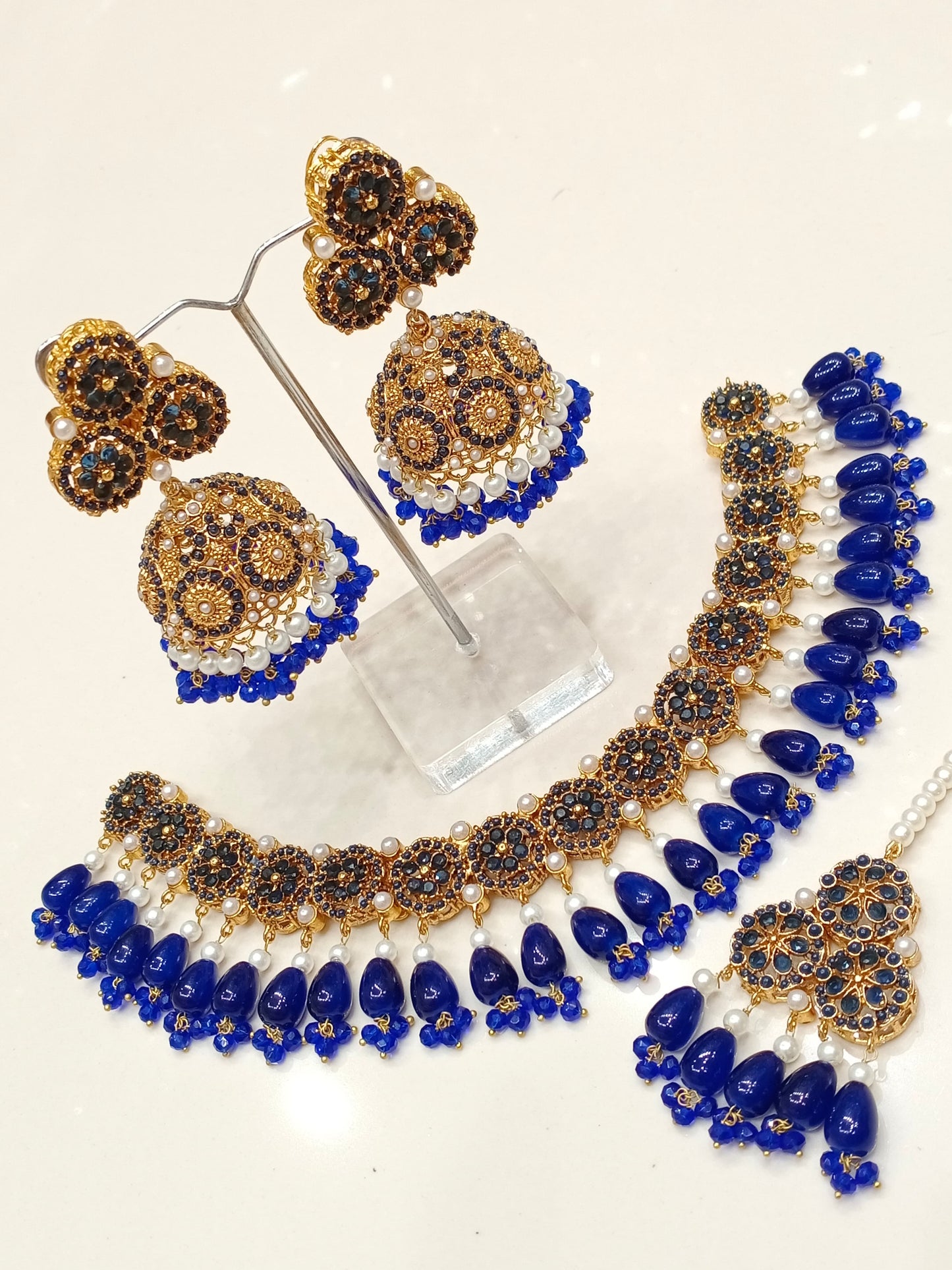 Choker with jhumkas and Bindia