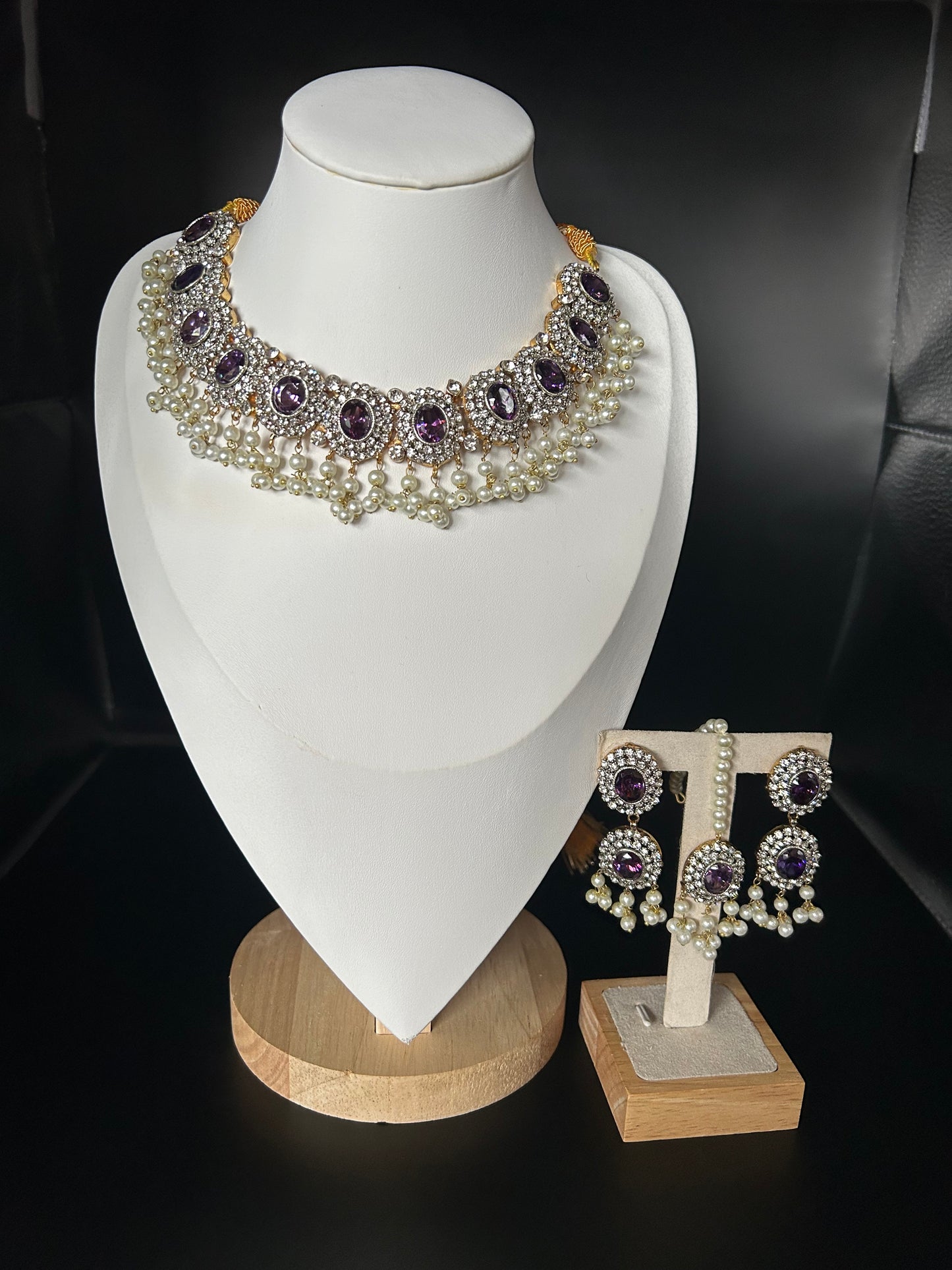 Choker with earring and Bindia