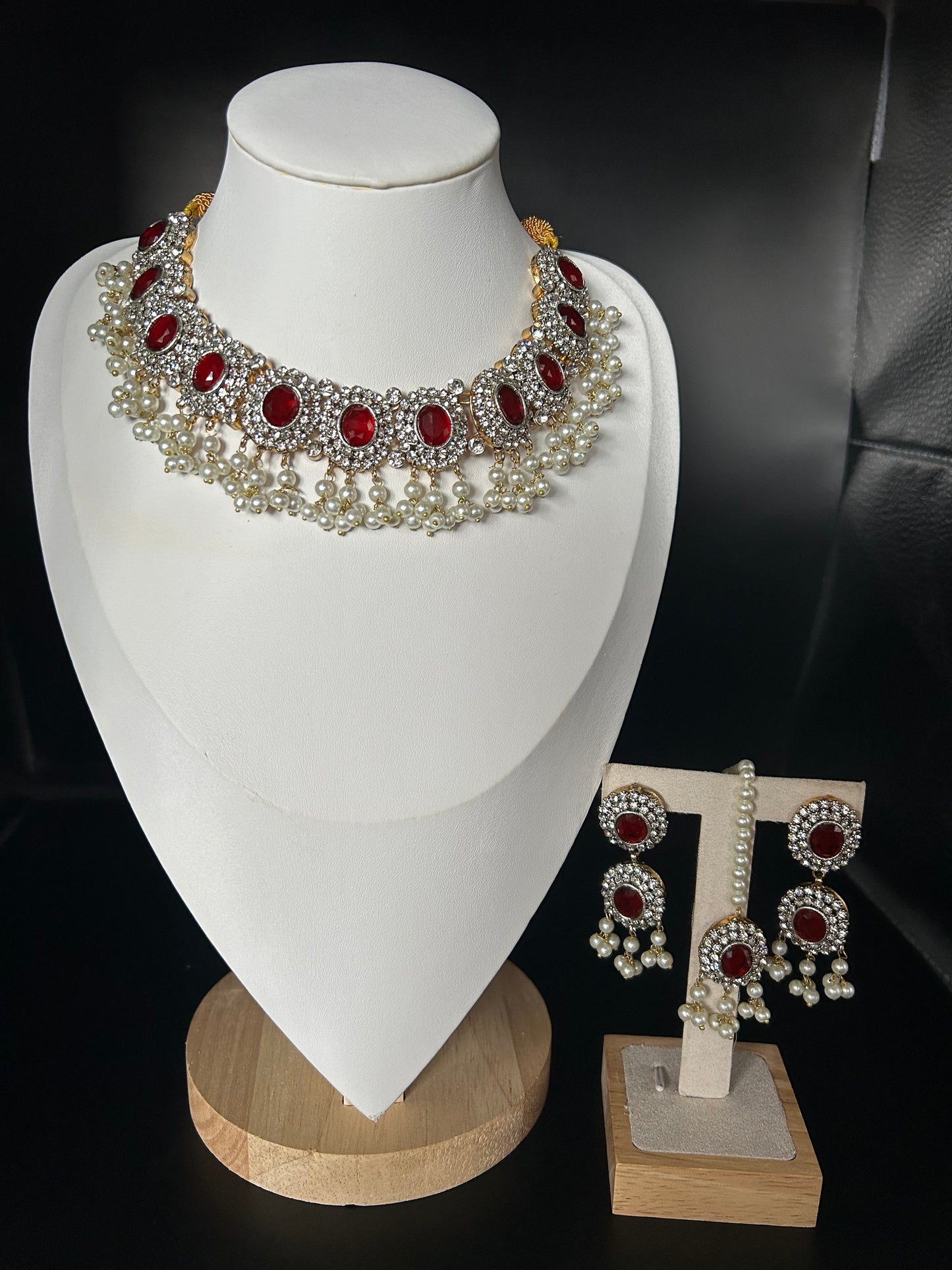 Choker with earring and Bindia