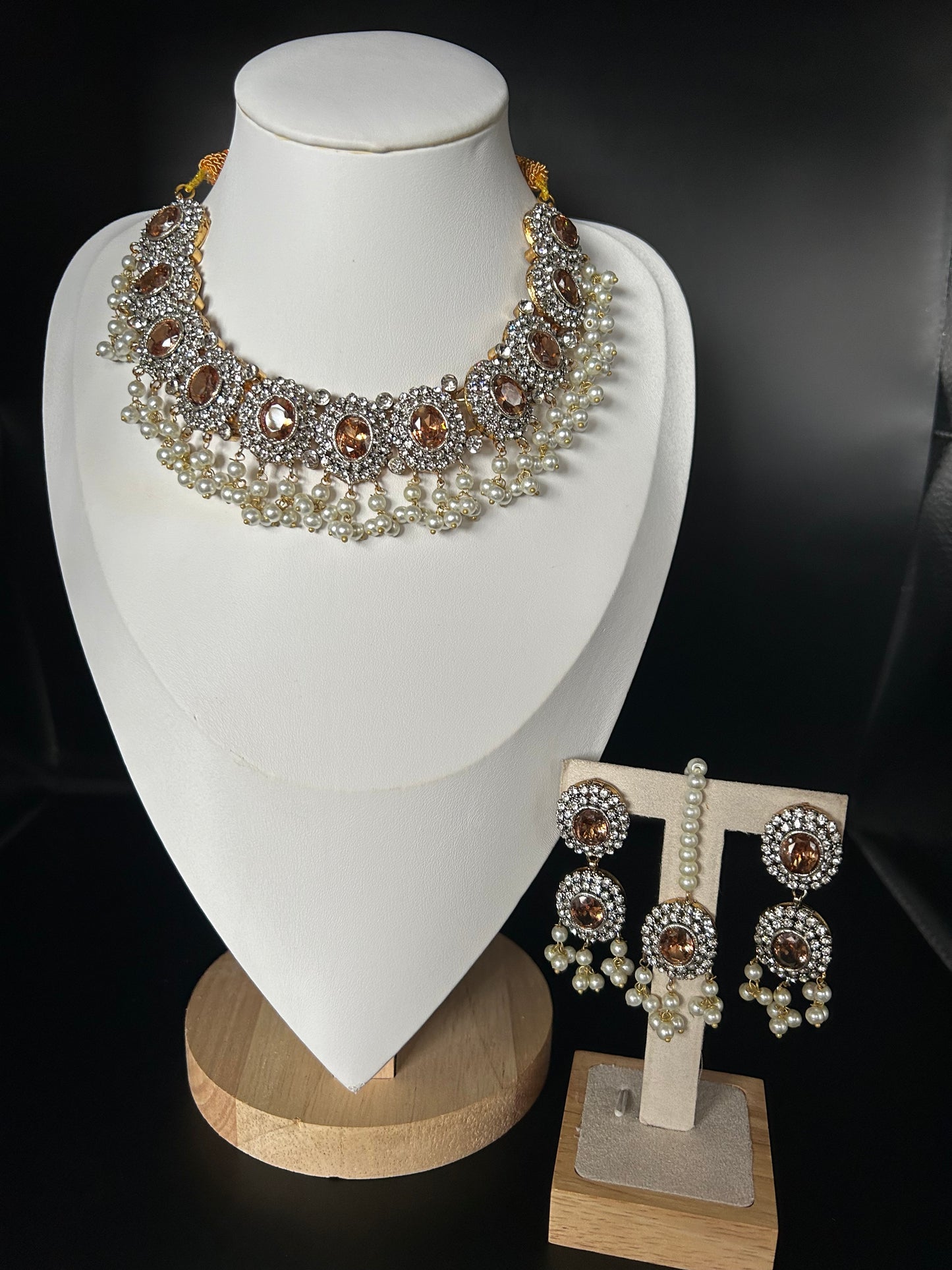 Choker with earring and Bindia