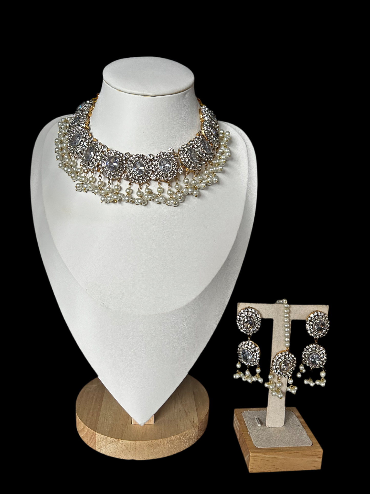 Choker with earring and Bindia