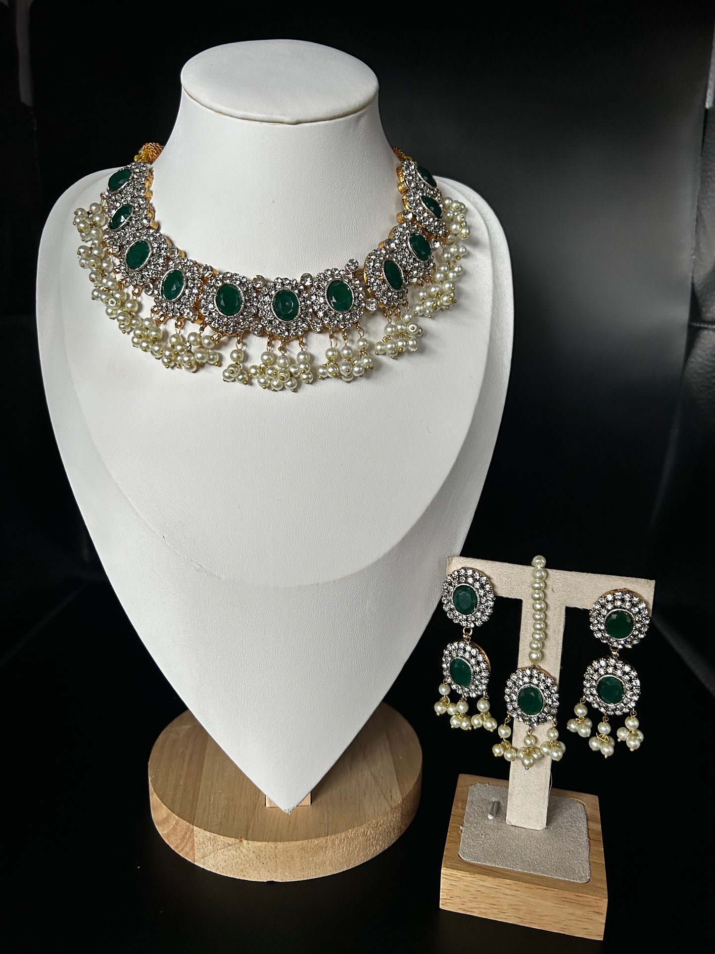 Choker with earring and Bindia