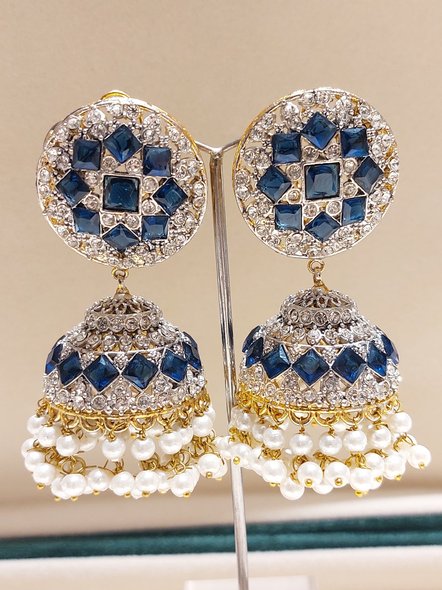 Kundhan jhumkas